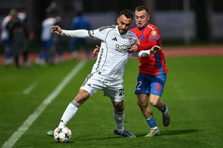 <p>Beşiktaş Vincenzo Italiano'nun G&ouml;khan Sazdağı'nı kadroda d&uuml;ş&uuml;nmediği ve gelecek tekliflerin değerlendirileceği belirtildi.<br />
<br />
Ge&ccedil;tiğimiz sezon Beşiktaş'a imza atan 31 yaşındaki futbolcuyla S&uuml;per Lig'den ilgilenen takımlar olduğu kaydedildi.<br />
<br />
(FANATİK)</p>
