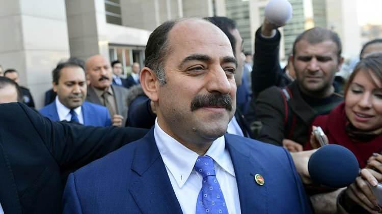 <p>Zekeriya &Ouml;zBakanlığın iade listesinin en başında, T&uuml;rkiye'nin adalet sistemini &ouml;rg&uuml;tsel &ccedil;ıkarlar doğrultusunda manip&uuml;le eden eski savcılar yer aldı.</p>

<p><br />
Ergenekon ve diğer kumpas davalarının sembol ismi olan Zekeriya &Ouml;z, masumiyet karinesini ihlal etmek ve haksız tutuklamalara zemin hazırlamakla su&ccedil;lanıyor.</p>

<p>ABD, Hollanda ve Bel&ccedil;ika gibi &uuml;lkelerden iadesi istenen &Ouml;z i&ccedil;in de yeni talep hazırlandı.</p>
