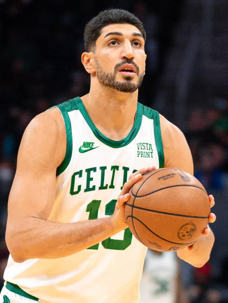 <p><span style="color:#B22222"><strong>PARKELERDEN İHANETİN REKLAMINA UZANAN YOL</strong></span></p>

<p>NBA'de basketbol oynarken &ouml;rg&uuml;t&uuml;n k&uuml;resel halkla ilişkiler temsilcisi gibi hareket eden Enes Kanter, sosyal medya &uuml;zerinden ter&ouml;ristbaşına bağlılık yeminleri ederek a&ccedil;ık&ccedil;a propaganda yaptı.</p>
