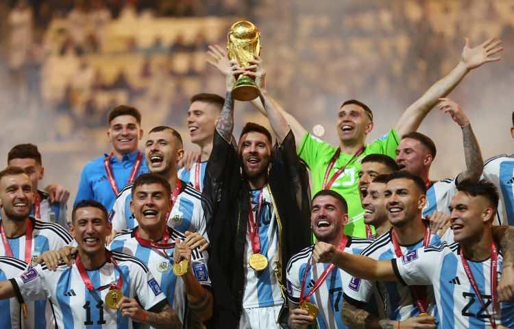 <p>2026 FIFA D&uuml;nya Kupası t&uuml;m heyecanıyla s&uuml;rerken turnuva, yalnızca sahadaki skorlarla değil ge&ccedil;mişe sığmayan skorlar g&uuml;ndeme geliyor....&nbsp;</p>
