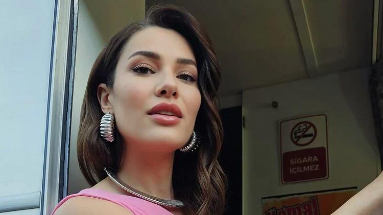 <p>Show TV'de yayımlanan Kızılcık Şerbeti'nin oyuncusu Ece İrtem'den &uuml;zen haber geldi.</p>

<p>Kızılcık Şerbeti dizisinde hayat verdiği Işıl rol&uuml;yle &uuml;nlenen Ece İrtem, yaşamını yitirdi.</p>

<p>&nbsp;</p>

<p>&nbsp;</p>
