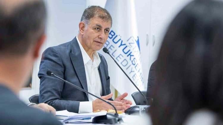 <p>İstifasının ardından a&ccedil;ıklama yapan Cemil Tugay,<strong> "D&uuml;n, bir grup il başkanı ile birlikte İzmir İl başkanımızın g&ouml;revden alınması İzmir'in siyasi iradesine yapılmış b&uuml;y&uuml;k bir haksızlık ve kabul edilemez bir yanlıştır."</strong> ifadelerini kullandı.</p>
