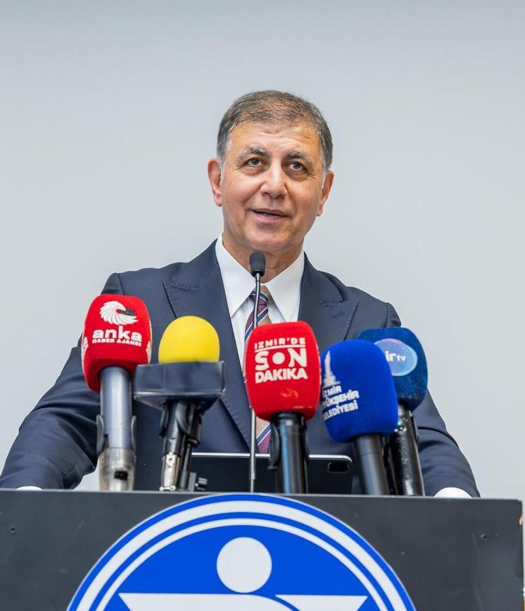 <p><span style="color:#B22222"><strong>CHP KURULTAYI CEZA DAVASINDA SANIK</strong></span></p>
<p>Özgür Özel’in Kasım 2023’te Kemal Kılıçdaroğlu yerine CHP Genel Başkanı seçildiği kurultayla ilgili 'mutlak butlan' kararı verilen yargı sürecine ek olarak bir de ceza davası yürütülüyor.</p>