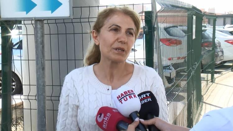 <p>&nbsp;İBB K&uuml;lt&uuml;r A.Ş. Genel M&uuml;d&uuml;r Yardımcısı Erhan Karaal'ın eşi sağlık durumuyla ilgili a&ccedil;ıklamalarda bulundu. Ayşe Toprak Karaal "Erhan &ccedil;ok ağır bir darp almış. Yoğun bakımda şu anda. İlk &ouml;nce Tuzla Devlet Hastanesi'ne gittik. Orada doktorlarımız &ouml;ncelikli m&uuml;dahaleyi yaptı. Sonrasında L&uuml;tf&uuml; Kırdar'da yoğun bakım &uuml;nitesine almayı uygun g&ouml;rd&uuml;ler. Şu anda yoğun bakımda. Konuştuğumuzda &ccedil;ok şaşkın olduğunu neden bunu yaşadığına anlam veremediğini, kendisiyle ilgili gi&ccedil;bir sorun olmadığını, yetkili mercilerin bunu araştırıp sonu&ccedil;landıracağını bir şekilde bize ayrıntılarıyla bize d&ouml;neceklerini s&ouml;yledi " dedi.&nbsp;</p>
