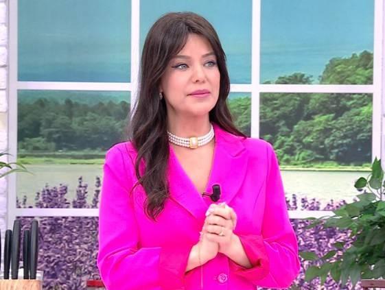 <p>Yetimhanede b&uuml;y&uuml;yen &uuml;nl&uuml; sunucu&nbsp; Ergin, g&ouml;rd&uuml;ğ&uuml; tedavinin ardından kanseri yendiğini a&ccedil;ıkladı.</p>
