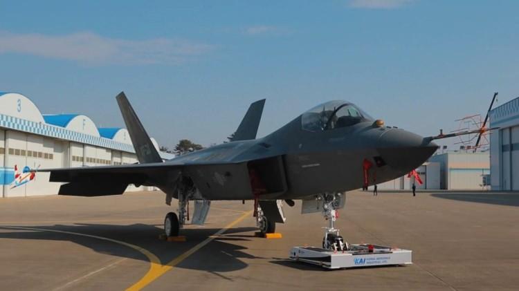<p>YERLİ &Uuml;RETİM KF-21</p>

<p>2015'te başlatılan projeyle &uuml;retilecek u&ccedil;akların F-4 ve F-5 savaş u&ccedil;aklarının yerini alması bekleniyor.</p>
