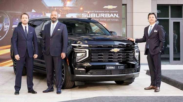 <p><br />
G&uuml;mr&uuml;k vergilerinde yapılan d&uuml;zenlemelerin ardından harekete ge&ccedil;en şirket, Cadillac, Chevrolet ve GMC markalarına ait l&uuml;ks modellerini yetkili distrib&uuml;t&ouml;r aracılığıyla T&uuml;rk t&uuml;keticilerle buluşturdu.&nbsp;</p>
