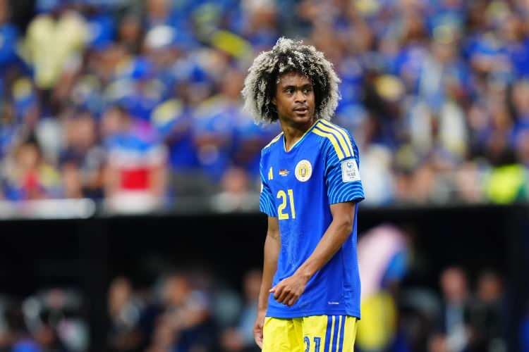 <p><span style="color:#B22222"><strong>TAHITH CHONG </strong></span></p>

<p>(CURA&Ccedil;AO)</p>
