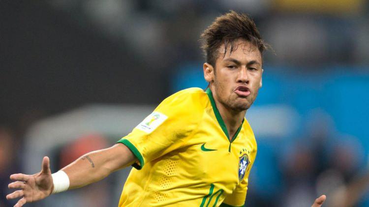 <p><span style="color:#B22222"><strong>NEYMAR</strong></span></p>

<p><br />
&Ouml;zellikle 2014 ve 2018 D&uuml;nya Kupaları sırasında sarı mohawkı ve farklı sa&ccedil; deneyimleri sosyal medyada ma&ccedil;lardan bile fazla konuşulan konular arasına girdi.</p>
