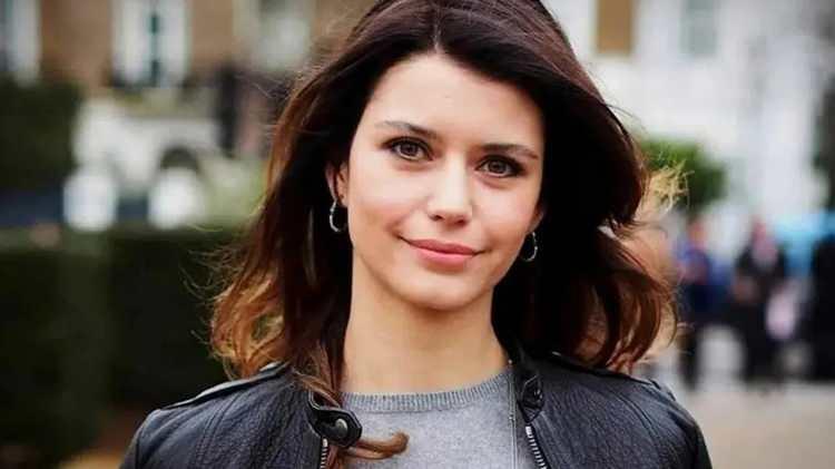 <p>Beren Saat Doğulu</p>

