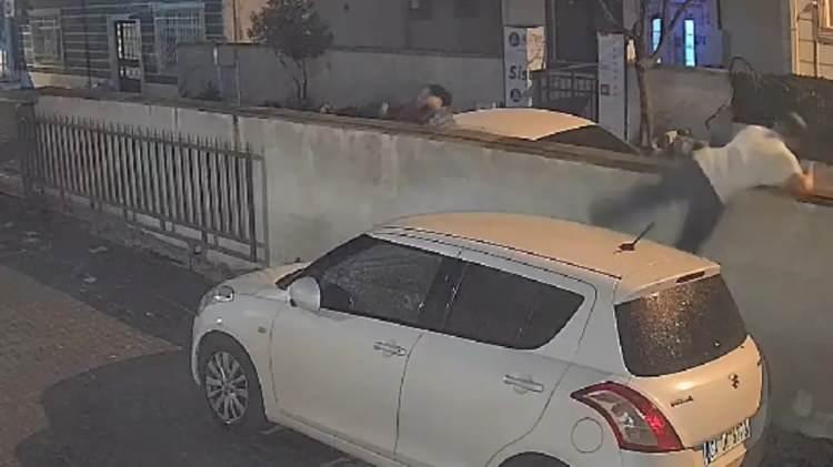 <p>Canbay, aralarının iyi olduğu &ouml;ğrenilen 21 yaşındaki arkadaşı Kubilay Kundak&ccedil;ı'dan yardım istedi.</p>
