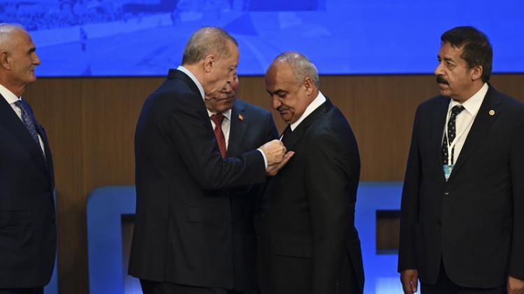 <p><span style="color:rgb(178, 34, 34)"><strong>EMRULLAH AKPUNAR</strong></span></p>

<p><strong>AZİZİYE (ERZURUM)&nbsp;</strong></p>

<p><strong>YENİDEN REFAH</strong></p>
