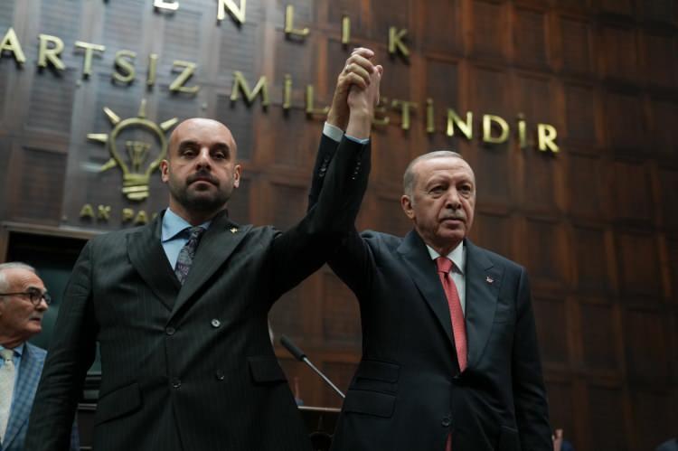 <p><span style="color:rgb(178, 34, 34)"><strong>ALPASLAN KARABULUT -</strong></span></p>

<p><strong>BATMAN BEŞİRİ</strong><br />
<br />
<strong>YENİDEN REFAH</strong></p>
