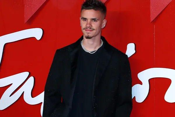<p><span style="color:#B22222"><strong>PODYUMLARDAN SİNEMA SEKT&Ouml;R&Uuml;NE</strong></span></p>

<p><strong>Podyumlarda sergilediği modellik kariyeriyle bilinen Romeo Beckham, sinema d&uuml;nyasına adım attığı &ouml;ğrenildi.</strong></p>
