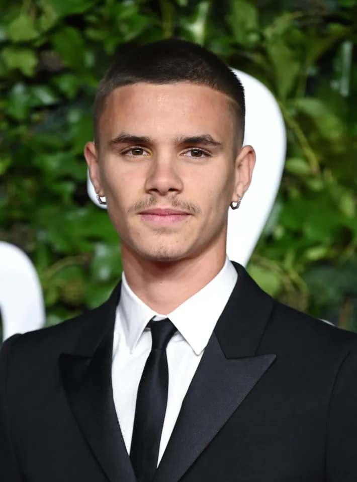 <p><strong>İlk beyazperde deneyimini yaşayacak olan Romeo Beckham'a Paul Kircher, Guillaume Canet, Catherine Deneuve ve Benjamin Voisin gibi sinema d&uuml;nyasının &ouml;nemli isimleri eşlik ediyor.</strong></p>
