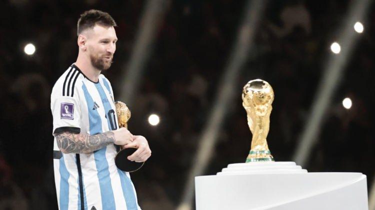 <p>D&uuml;nya Kupası tarihinin en golc&uuml; futbolcusu olan Mes&shy;si&rsquo;nin ayrıca sponsorlardan ve reklam anlaşmalarından geliri de yaklaşık 70 milyon dolar. &Ouml;te yandan Messi ve ailesi, İspan&shy;ya ve Arjantin alt liglerin&shy;de bir de futbol takımına da sahip.</p>

<p>&nbsp;</p>
