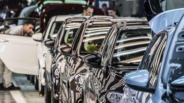 <p>Renault Clio'nun ardından 2 bin 770 puan alan elektrikli BMW iX3 ikinci sırayı alırken, yerli &uuml;retim Togg T10F ise 2 bin 550 puanla &uuml;&ccedil;&uuml;nc&uuml; sırada kendine yer buldu.</p>

<p>&nbsp;</p>
