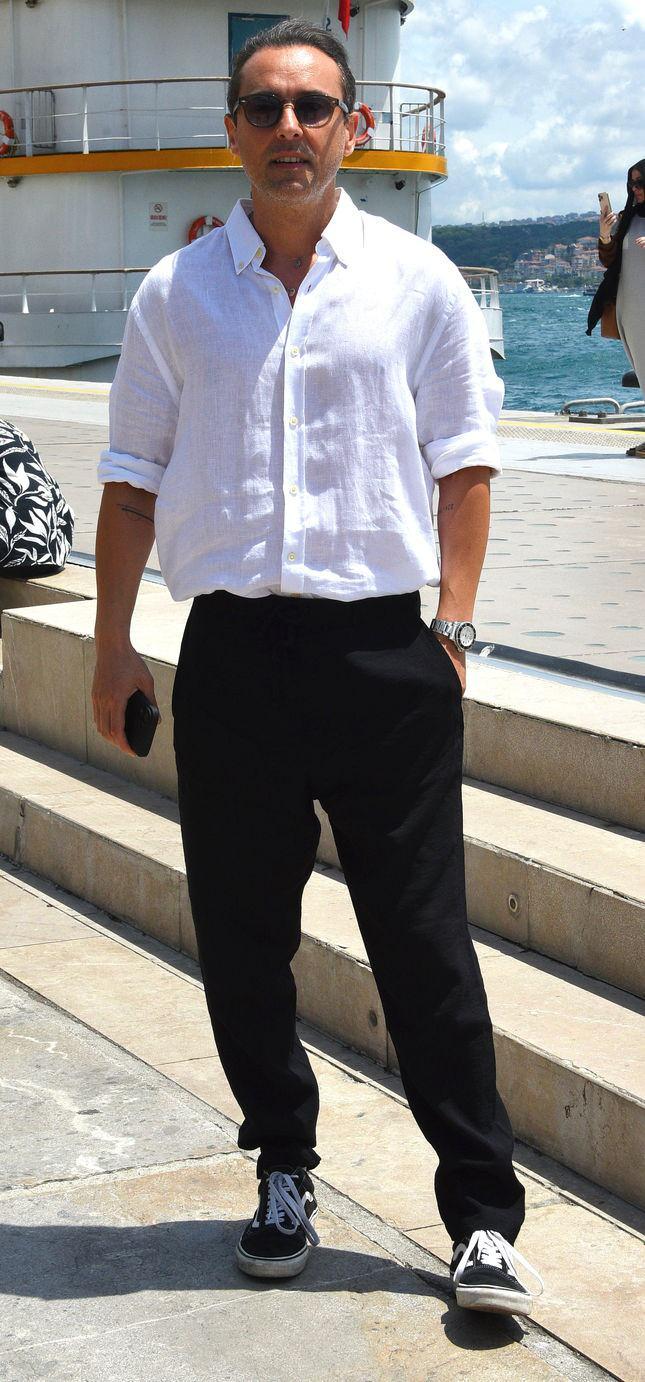 <p><strong>&Uuml;nl&uuml; isim ayrıca <span style="color:#800080"><em>"Sosyal medyada, 'Ne zaman g&ouml;receğiz?' diyorlar. Elimden geldiğini yapacağım, bende &ouml;zledim. S&uuml;rpriz bir ters k&ouml;şe rol isterim. Seyirciyi şaşırtıp, 'Aaa bu o muymuş' dedirtecek hik&acirc;ye... B&uuml;t&uuml;n oyuncu arkadaşlarım b&ouml;yle roller ister. İnsanları şaşırtmak beni mutlu ediyor"</em></span> diye konuştu.</strong></p>
