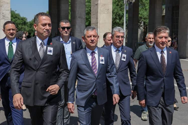 <p>Kararla birlikte Kemal Kılı&ccedil;daroğlu ve parti organları g&ouml;reve d&ouml;nd&uuml;.&nbsp;</p>

<p>CHP'de &ccedil;ift başlılık s&uuml;rerken, bug&uuml;n ise yeni ve &ouml;nemli bir gelişme daha yaşandı.&nbsp;</p>
