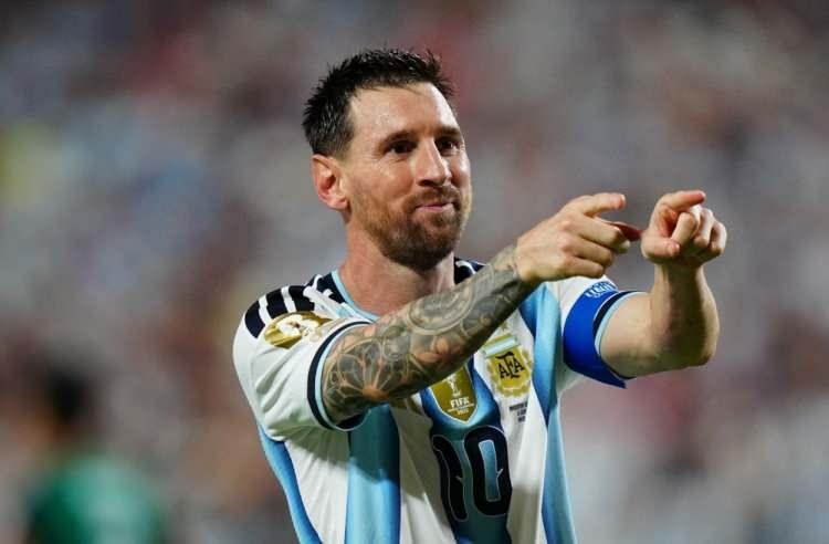 <p>Lionel Messi, Arjantin'in Avusturya ile oynadığı ma&ccedil;ta attığı iki golle FIFA D&uuml;nya Kupası tarihinin en &ccedil;ok gol atan futbolcusu olma rekorunu Alman efsane Klose'den aldı.</p>
