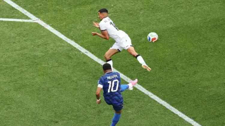 <p>27 yaşında olan Mbappe'nin önündeki uzun kariyer göz önüne alındığında bu yıl ya da gelecek turnuvalarda Dünya Kupası tarihinin en golcü ismi olma unvanını Messi'den alması bekleniyor.</p>