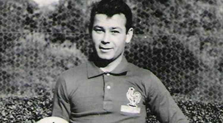 <p>5- Just Fontaine | Fransa | 13 gol<br />
<br />
*** Bir turnuvada atılan en çok golün sahibi...<br />
<br />
Fransız forvet Just Fontaine, 1958 yılında düzenlenen tek bir turnuvada attığı 13 golle, bir kupada en çok gol atan oyuncu unvanını halen elinde bulundurmaktadır.<br /> </p>
