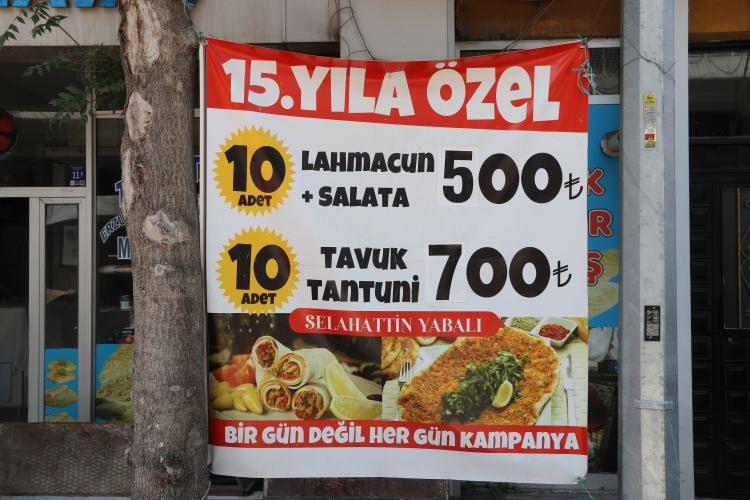 <p><span style="color:#A52A2A"><em><strong>CİMER&rsquo;e</strong></em></span> ucuz satıyor, <span style="color:#A52A2A"><strong><em>at eti satıyor, men&uuml;s&uuml; bulunmuyor</em></strong></span> şeklinde şikayet etmişler.</p>

<p>&nbsp;</p>

<p>Ama biz kullandığımız &uuml;r&uuml;nlerin hepsini faturalı yerlerden alıyoruz, kaliteli malzeme kullanıyoruz.</p>

<p>&nbsp;</p>

<p>Biz sattığımız &uuml;r&uuml;n&uuml;n arkasındayız, alışveriş yaptığımız yerlerin hepsi belirli.</p>

<p>&nbsp;</p>

<p>İsteyen istediği yerden gelip iş yerimizi kontrol edebilir, g&ouml;n&uuml;l rahatlığıyla &uuml;r&uuml;nlerin lezzetine bakabilirler.&nbsp;</p>
