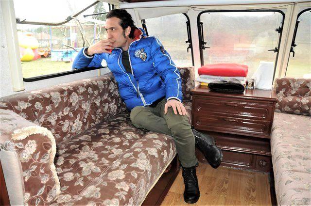 <p><strong>Kıra&ccedil;, <span style="color:#800080"><em>"Haluk Levent şarkısı hi&ccedil; s&ouml;ylememiştim, o g&uuml;n de bir Haluk Levent şarkısı s&ouml;yledim. Ona da ge&ccedil;miş olsun. Konuştuk ger&ccedil;i daha iyi. Bizim kuşakta yardımlar hep normaldir. Bizler de ağabeylerimizden &ouml;rnek aldık"</em></span> dedi.</strong></p>

