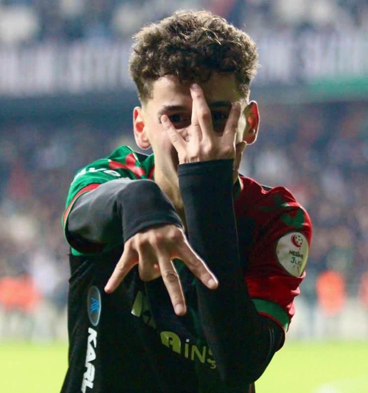 <p>Adem Yeşilyurt (Sağ kanat) | Karşıyaka ➜ Fenerbahçe</p>
