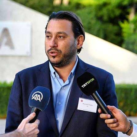 <p>Mustafa Er&ouml;ğ&uuml;t, T&uuml;rk futbol d&uuml;nyasında ve sağlık sekt&ouml;r&uuml;nde &uuml;st d&uuml;zey y&ouml;neticilik yapan, son d&ouml;nemde T&uuml;rkiye Futbol Federasyonu (TFF) y&ouml;netim kurullarında &uuml;stlendiği aktif rollerle tanınan spor y&ouml;neticisi ve iş insanıdır.</p>
