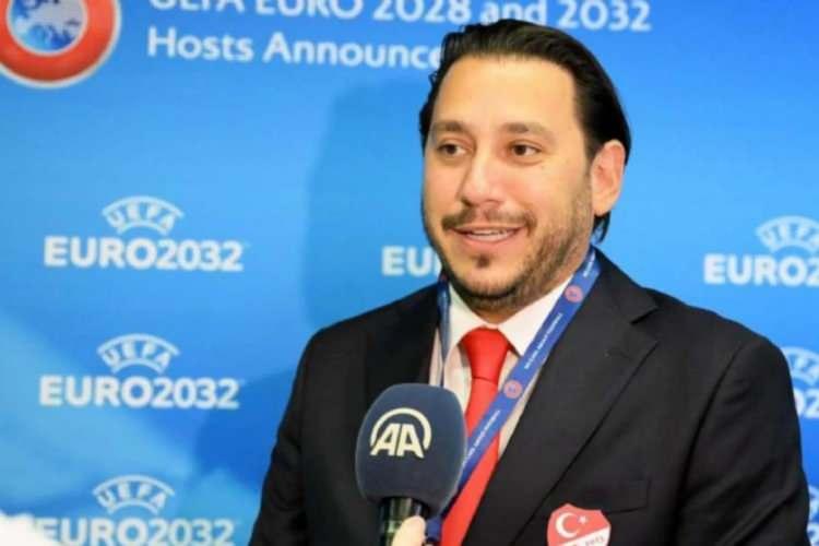 <p>PEKİ MUSTAFA ER&Ouml;Ğ&Uuml;T KİMDİR?</p>
