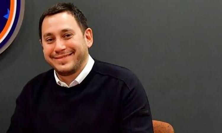 <p>Mustafa Er&ouml;ğ&uuml;t, yaklaşık 17 yıldır spor y&ouml;netimi ve idari koordinasyon alanlarında &uuml;st d&uuml;zey g&ouml;revler y&uuml;r&uuml;tmektedir.&nbsp;<br />
<br />
Kul&uuml;p Y&ouml;neticiliği Kariyerine İstanbul B&uuml;y&uuml;kşehir Belediyesi (İBB) Gen&ccedil;lik Akademisi'nde idari koordinat&ouml;rl&uuml;k yaparak başlayan Er&ouml;ğ&uuml;t, ardından İBB Profesyonel Futbol Takımı'nda İdari Direkt&ouml;r olarak g&ouml;rev aldı.<br />
<br />
Daha sonra İstanbul Başakşehir Futbol Kul&uuml;b&uuml; b&uuml;nyesinde CEO ve Asbaşkan olarak &ouml;nemli bir rol &uuml;stlendi.<br />
<br />
Başakşehir'in S&uuml;per Lig şampiyonluğu yaşadığı d&ouml;nemde kul&uuml;b&uuml;n y&ouml;netim kademesinde yer alması, kariyerindeki en dikkat &ccedil;ekici başarılardan biridir.</p>
