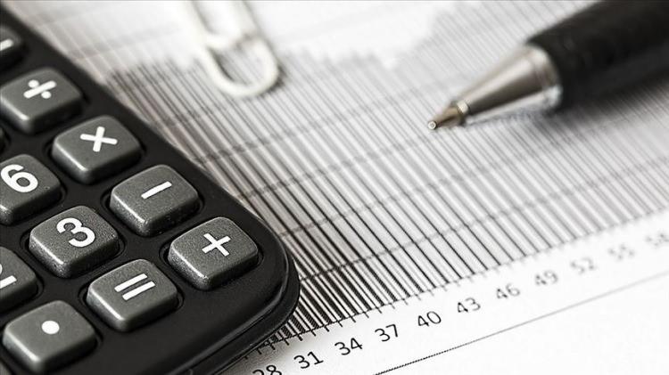 <p>Kamu borcu olanlara adeta nefes aldıracak vergi borcu yapılandırması, uzun vadeli &ouml;deme kolaylığı sunarak ekonomik rahatlama sağlıyor. D&uuml;zenlemenin devreye girmesiyle birlikte bor&ccedil;lular, daha esnek &ouml;deme planlarıyla mali durumlarını yeniden d&uuml;zenleme şansını yakaladı. Yapılandırmadan yararlanmak isteyenler i&ccedil;in karar Resmi Gazete&rsquo;de yayımlandı.</p>
