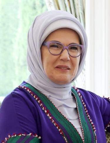 <p><span style="color:#B22222"><strong>56 SİİRT &ndash; EMİNE ERDOĞAN</strong></span></p>
