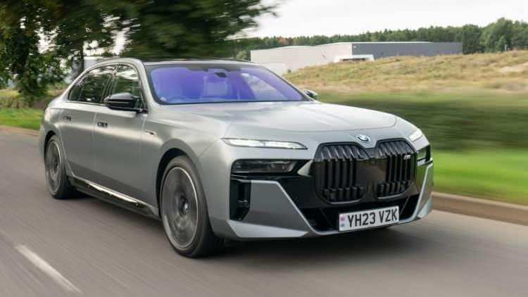 <p><strong>BMW 7 SERİSİ</strong></p>

<p>&nbsp;</p>

<p>Başkan tarafından kullanılan g&uuml;venli iletişim &ouml;zellikleri ile zırhlı koruma sağlar.</p>
