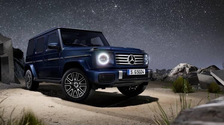 <p><strong>MERCEDES-BENZ G-WAGON</strong></p>

<p>&nbsp;</p>

<p>Veliaht Prens Muhammed bin Salman tarafından kullanılan bu kurşun ge&ccedil;irmez SUV, sağlam yetenekleri ve gelişmiş savunma sistemleri nedeniyle tercih ediliyor.</p>

