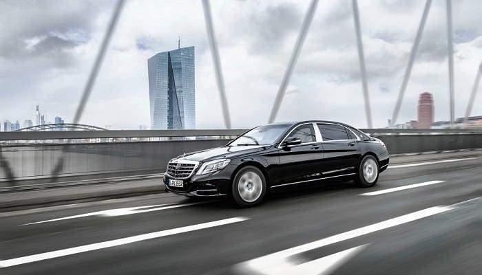 <p><strong>MERCEDES-BENZ S600 GUARD</strong></p>

<p>&nbsp;</p>

<p>Şans&ouml;lye Olaf Scholz tarafından kullanılan bu ara&ccedil; kurşun ge&ccedil;irmez, patlak lastiklere sahiptir ve daha fazla g&uuml;venlik i&ccedil;in gece g&ouml;r&uuml;ş&uuml; ile donatılmıştır.</p>
