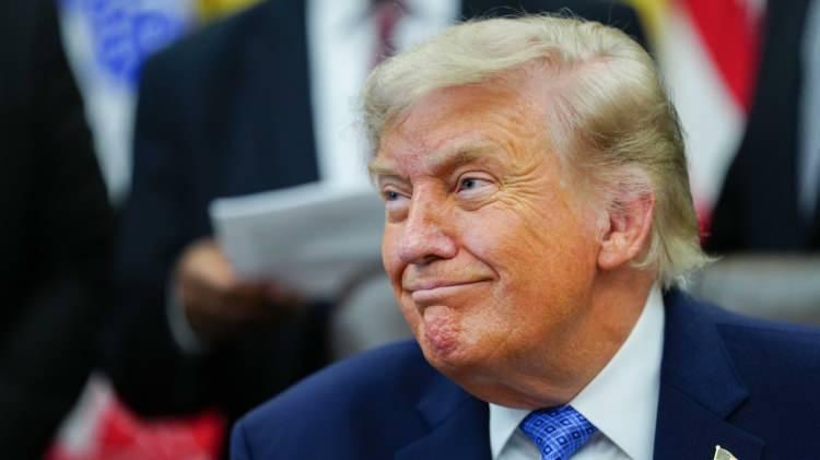 <p><span style="color:#B22222"><strong>2)&nbsp; DONALD TRUMP&nbsp;</strong></span><strong> |&nbsp; ABD Başkanı</strong></p>
