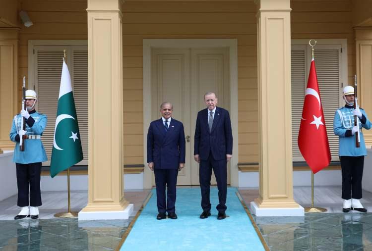 <div>Cumhurbaşkanı Recep Tayyip Erdoğan, Vahdettin K&ouml;şk&uuml;'nde Pakistan Başbakanı Şahbaz Şerif'i resmi t&ouml;renle karşıladı.</div>
