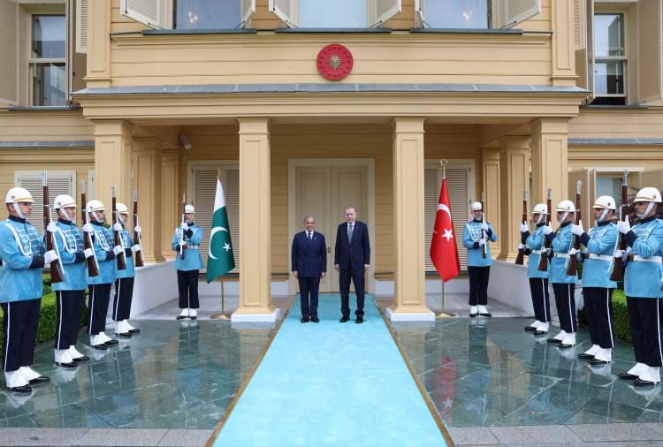 <p>Liderler, ikili g&ouml;r&uuml;şmenin ardından heyetler arası g&ouml;r&uuml;şme ger&ccedil;ekleştirdi.</p>
