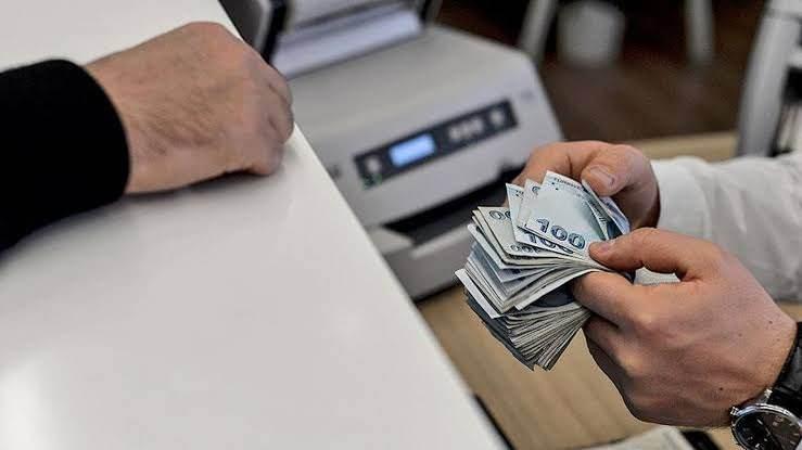 <p><span style="color:#B22222"><strong>SOSYAL DESTEKLER NE KADAR Y&Uuml;KSELECEK?</strong></span></p>

<p>Memurlara yapılacak temmuz zammı sosyal destekler i&ccedil;in de uygulanacak. Y&uuml;zde 13.75'lik zam senaryosu doğrultusunda bazı sosyal destekler ş&ouml;yle olacak:</p>

<p>Memur ve emekli maaşında en g&uuml;&ccedil;l&uuml; senaryo y&uuml;zde 18 zam! G&ouml;zler 3 Temmuz'da: Kim ne kadar alacak?-7 Kıdem tazminatı tavanı 64 bin 948 TL'den 73 bin 878'ye y&uuml;kselecek.<br />
Memur ve emekli maaşında en g&uuml;&ccedil;l&uuml; senaryo y&uuml;zde 18 zam! G&ouml;zler 3 Temmuz'da: Kim ne kadar alacak?-8 65 yaş aylığı 6 bin 393 TL'den 7 bin 272 TL'ye &ccedil;ıkacak.<br />
Memur ve emekli maaşında en g&uuml;&ccedil;l&uuml; senaryo y&uuml;zde 18 zam! G&ouml;zler 3 Temmuz'da: Kim ne kadar alacak?-9 Yaşlılar ve engellilere y&ouml;nelik evde bakım &uuml;creti 13 bin 878 TL'den 15 bin 786 TL'ye y&uuml;kselecek.<br />
Memur ve emekli maaşında en g&uuml;&ccedil;l&uuml; senaryo y&uuml;zde 18 zam! G&ouml;zler 3 Temmuz'da: Kim ne kadar alacak?-10 Engelli aylığı y&uuml;zde 40-69 oranında engeli olanlar i&ccedil;in 5 bin 103 TL'den 5 bin 804 TL'ye, y&uuml;zde 70 ve &uuml;zeri engeli olanların aylığı da 7 bin 655 TL'den 8 bin 707 TL'ye arttırılacak.<br />
Memur ve emekli maaşında en g&uuml;&ccedil;l&uuml; senaryo y&uuml;zde 18 zam! G&ouml;zler 3 Temmuz'da: Kim ne kadar alacak?-11 Engelli yakınlarına verilen 5 bin 103'TL'lik aylık da 5 bin 804 TL olarak uygulanacak.<br />
Memur ve emekli maaşında en g&uuml;&ccedil;l&uuml; senaryo y&uuml;zde 18 zam! G&ouml;zler 3 Temmuz'da: Kim ne kadar alacak?-12 Kronik hasta nakdi yardım &uuml;creti &ouml;demeleri13 bin 878 TL yerine 15 bin 786 TL olarak ger&ccedil;ekleştirilecek.</p>

