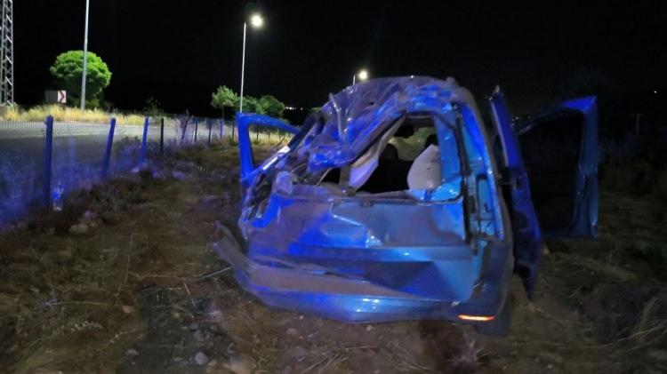 <p>Edinilen bilgilere g&ouml;re, N.T. y&ouml;netimindeki 47 AES 795 plakalı otomobil, Gerc&uuml;ş il&ccedil;e merkezinden Kırkat G&ouml;leti mesire alanına doğru seyir halindeydi.&nbsp;</p>
