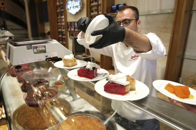 <p>Cumhurbaşkanlığı İletişim Başkanlığı tarafından d&uuml;zenlenen <strong>"T&uuml;rkiye'nin Gastrodiplomasi Modeli: Sofra ve Miras"</strong> programı, UNESCO tescilli gastronomi şehri Afyonkarahisar&rsquo;da ger&ccedil;ekleştirilen muhteşem bir kapanışla tamamlandı.</p>
