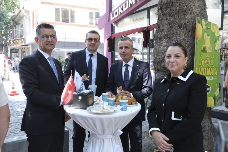 <p><strong>K&Uuml;LT&Uuml;RLERİN KESİŞİM NOKTASINDA BİR "YUMUŞAK G&Uuml;&Ccedil;"</strong><br />
&nbsp;</p>

<p>Afyonkarahisar&rsquo;ın binlerce yıllık mistik atmosferinde ger&ccedil;ekleşen program, sadece damaklarda unutulmaz izler bırakmakla kalmadı; aynı zamanda T&uuml;rk misafirperverliğinin uluslararası ilişkilerde nasıl stratejik bir yumuşak g&uuml;&ccedil; unsuru (gastrodiplomasi) olduğunu bir kez daha kanıtladı.</p>

<p>&nbsp;</p>
