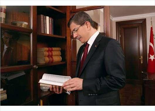 <p><span style="color:#B22222"><strong>AHMET DAVUTOĞLU</strong></span></p>

<p><strong>SİYASET BİLİMCİ, PROFES&Ouml;R</strong></p>
