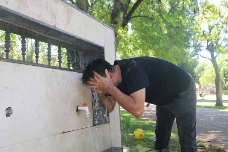 <p><strong>MUĞLA &deg;C, 35&deg;C</strong></p>

<p>Az bulutlu ve a&ccedil;ık<br />
<br />
<strong>İZMİR &deg;C, 35&deg;C</strong></p>
