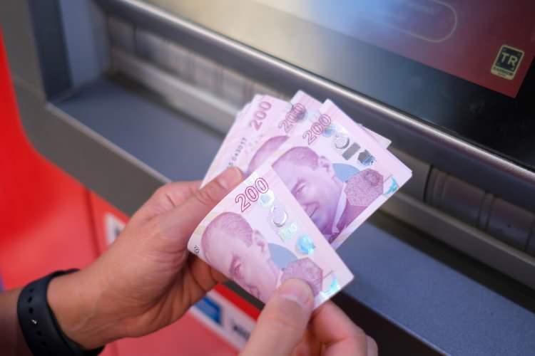 <p><span style="color:#B22222"><strong>QNB</strong></span></p>

<p><span style="color:#B22222"><strong>YENİ M&Uuml;ŞTERİLERE &Ouml;ZEL</strong></span></p>

<p>Emekli maaşını taşıyanlara toplam 20.000 TL'ye varan promosyon<br />
<br />
EFT/Havale: Var<br />
<br />
Tanışma faizi: Var<br />
<br />
ATM sayısı: 2.993<br />
<br />
Şube sayısı: 444</p>
