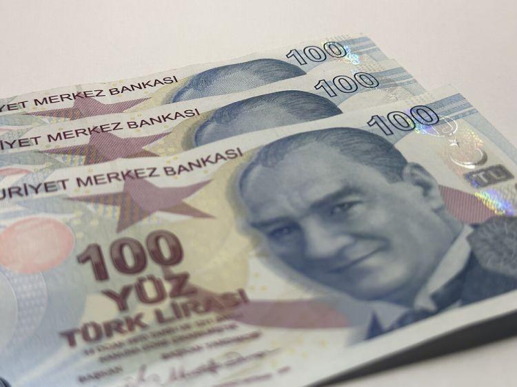 <p><span style="color:#B22222"><strong>İŞ BANKASI</strong></span></p>

<p><span style="color:#B22222"><strong>YENİ M&Uuml;ŞTERİLERE &Ouml;ZEl</strong></span></p>

<p>SGK emeklilerine 25.000 TL'ye varan promosyon<br />
<br />
Yeni kredi kartı alan emeklilere 9.000 TL MaxiPuan<br />
2 fatura talimatına 1.000 TL&nbsp;<br />
<br />
EFT/Havale: &Uuml;cretsiz<br />
<br />
ATM sayısı: 6.501<br />
Şube sayısı: 1.146</p>
