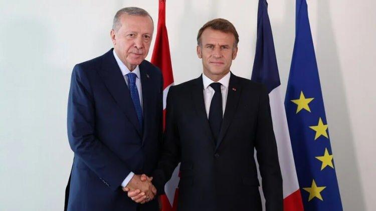 <p><span style="color:#B22222"><strong>FRANSA CUMHURBAŞKANI EMMANUEL MACRON</strong></span></p>
