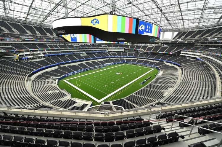 <p>Tasarımı ve devasa teknolojik altyapısıyla geleceğin stadyumu olarak nitelendirilen tesis, futbol d&uuml;nyasının en b&uuml;y&uuml;k organizasyonunda sahne alıyor.</p>
